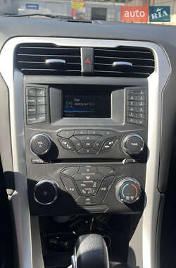 Седан Ford Fusion 2016 в 