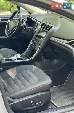 Седан Ford Fusion 2017 в 