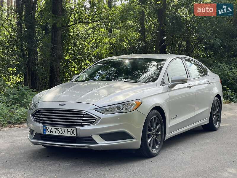 Седан Ford Fusion 2017 в 