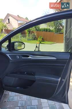 Седан Ford Fusion 2015 в 