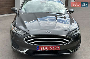 Седан Ford Fusion 2019 в 