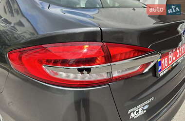 Седан Ford Fusion 2019 в 