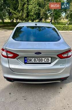 Седан Ford Fusion 2013 в 