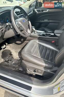 Седан Ford Fusion 2013 в 