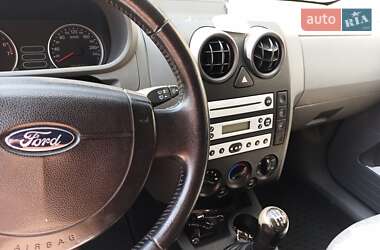 Хэтчбек Ford Fusion 2004 в 
