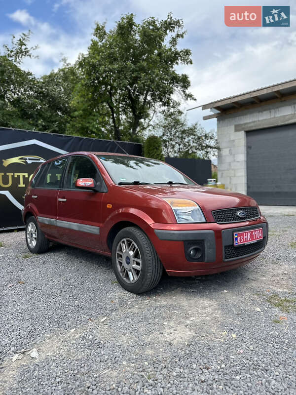 Хэтчбек Ford Fusion 2008 в 