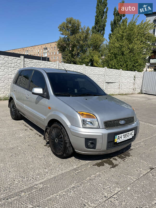 Хэтчбек Ford Fusion 2010 в 