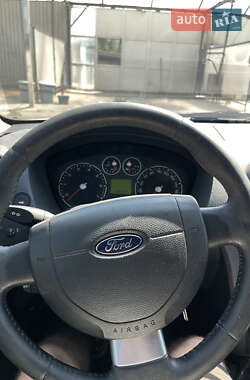 Хэтчбек Ford Fusion 2010 в 