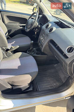 Хетчбек Ford Fusion 2006 в 