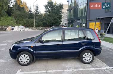 Хэтчбек Ford Fusion 2004 в 