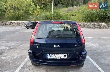 Хэтчбек Ford Fusion 2004 в 