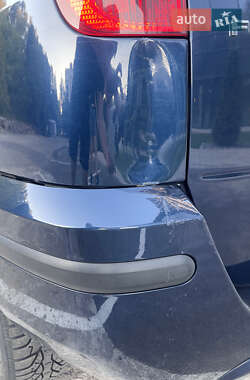 Хэтчбек Ford Fusion 2004 в 