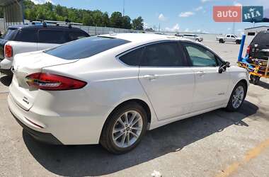 Седан Ford Fusion 2019 в 