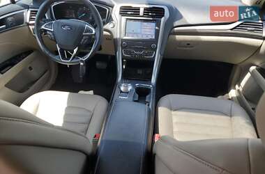 Седан Ford Fusion 2019 в 