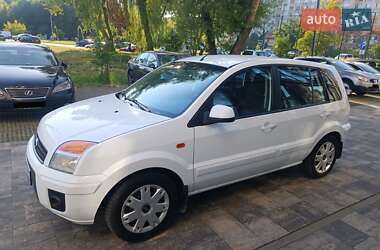 Хэтчбек Ford Fusion 2010 в 