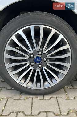 Седан Ford Fusion 2018 в 