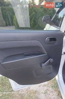 Хэтчбек Ford Fusion 2010 в 
