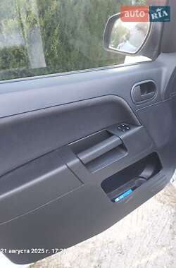 Хэтчбек Ford Fusion 2010 в 