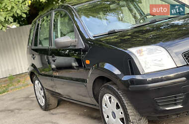 Хэтчбек Ford Fusion 2005 в 