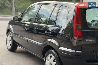 Хэтчбек Ford Fusion 2005 в 