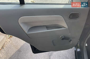 Хэтчбек Ford Fusion 2005 в 