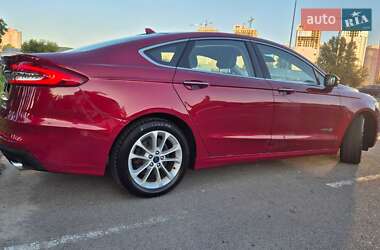 Седан Ford Fusion 2019 в 
