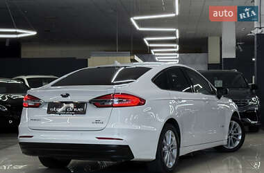 Седан Ford Fusion 2019 в 