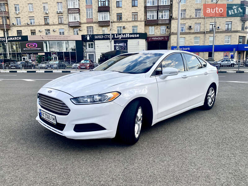 Седан Ford Fusion 2013 в 