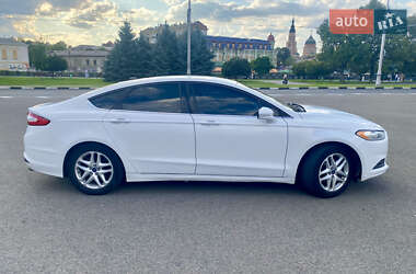 Седан Ford Fusion 2013 в 