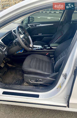 Седан Ford Fusion 2013 в 