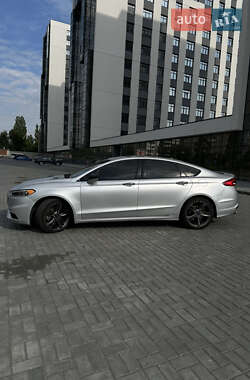 Седан Ford Fusion 2016 в 