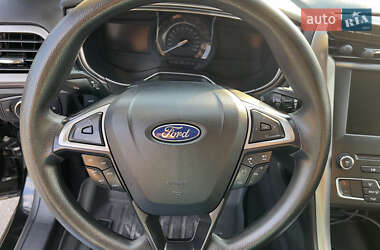 Седан Ford Fusion 2017 в 