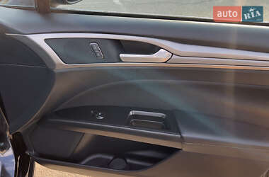 Седан Ford Fusion 2017 в 