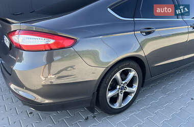 Седан Ford Fusion 2015 в 