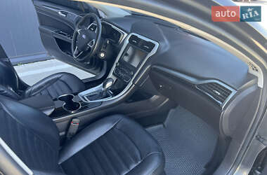 Седан Ford Fusion 2015 в 