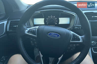 Седан Ford Fusion 2015 в 