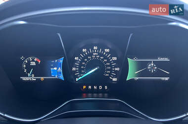 Седан Ford Fusion 2015 в 