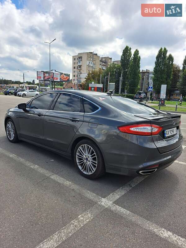 Седан Ford Fusion 2015 в 