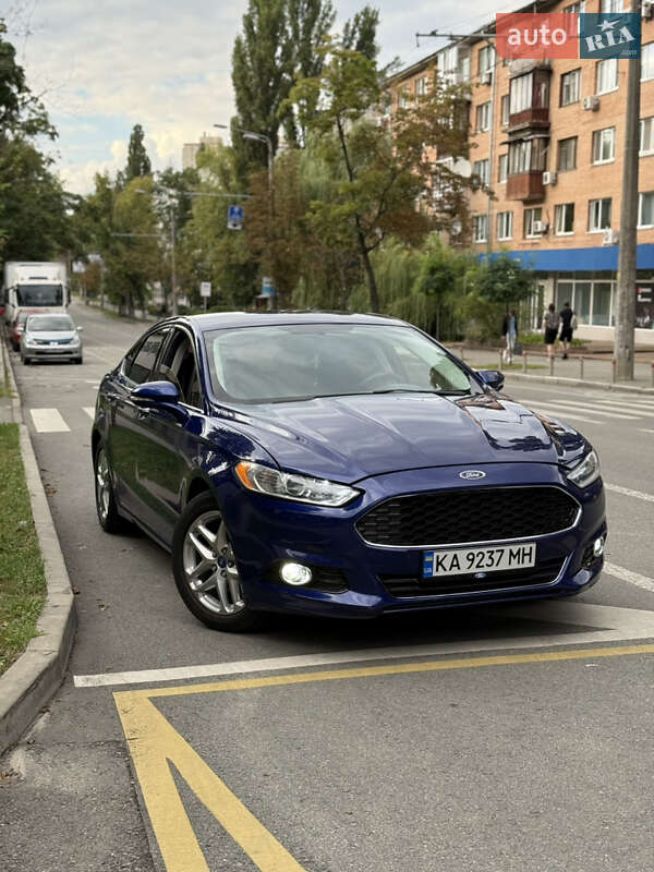 Седан Ford Fusion 2015 в 