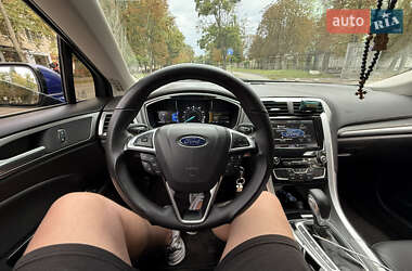 Седан Ford Fusion 2015 в 