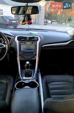 Седан Ford Fusion 2016 в 