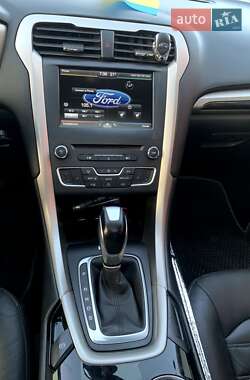 Седан Ford Fusion 2016 в 