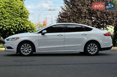 Седан Ford Fusion 2016 в 