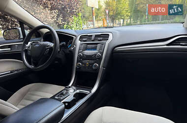 Седан Ford Fusion 2016 в 