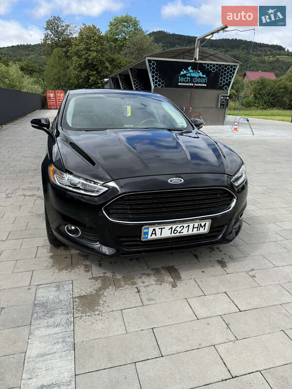 Седан Ford Fusion 2016 в Яремче