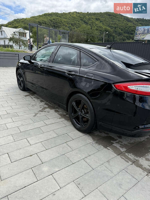Седан Ford Fusion 2016 в Яремче
