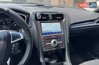 Седан Ford Fusion 2016 в 