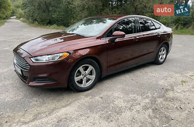 Седан Ford Fusion 2015 в 