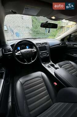 Седан Ford Fusion 2017 в 