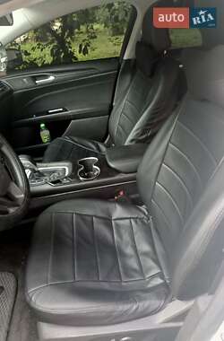 Седан Ford Fusion 2015 в 